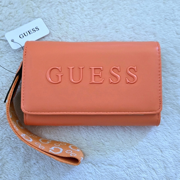 Guess Handbags - Guess❓️ "Finnian" Wristlet - NWT